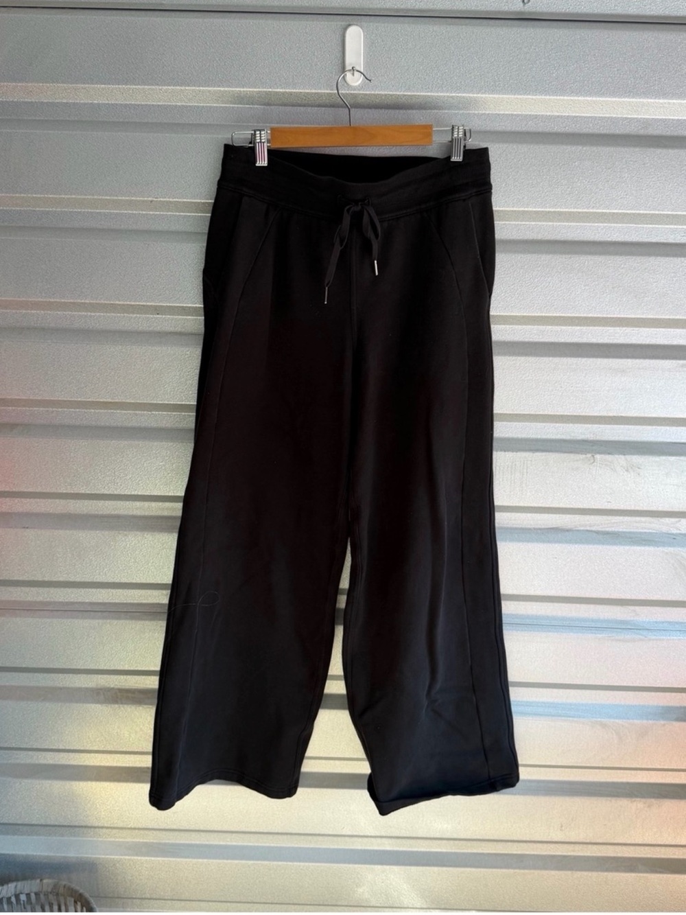 Lululemon Scuba Mid-Rise Wide-Leg Pant Full Length